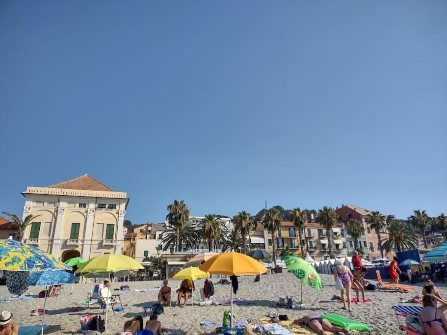 Silver Sands Finale Ligure - Traditional Apartment - 4 Beds & Terrace By The Beach Exterior foto