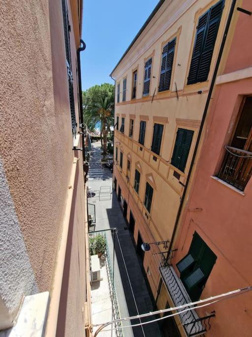 Silver Sands Finale Ligure - Traditional Apartment - 4 Beds & Terrace By The Beach Exterior foto